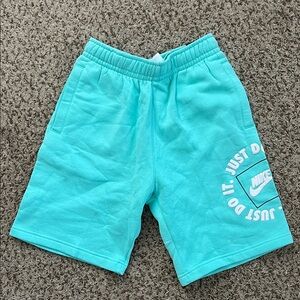 New with tags Nike Kids boys Turquoise Shorts size large